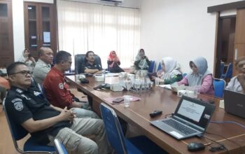 Asisten II Setda Kota Gorontalo, Effendy Rauf saat mengikuti rapat koordinasi regional IV Sulawesi. (Humas Pemkot Gorontalo)