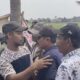Sejumlah preman saat mendatangi Aksi Blokade Jalan Warga Sindang Panon. (Foto: Warga)