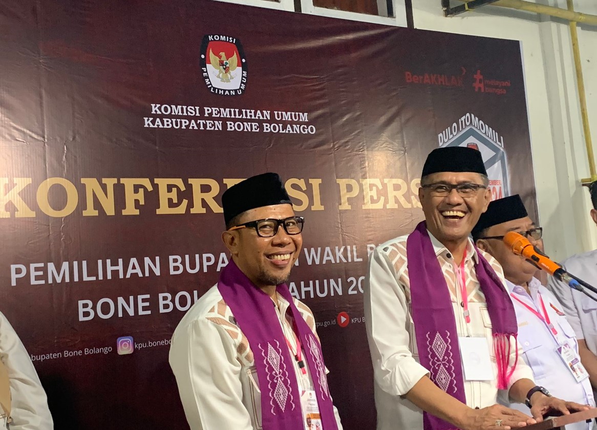 Pasangan Amran Mustapa dan Irwan Mamesah, resmi mendaftarkan diri sebagai pasangan calon bupati dan wakil bupati di Komisi Pemilihan Umum (KPU) Bone Bolango (Bonebol) pada Pilkada 2024.