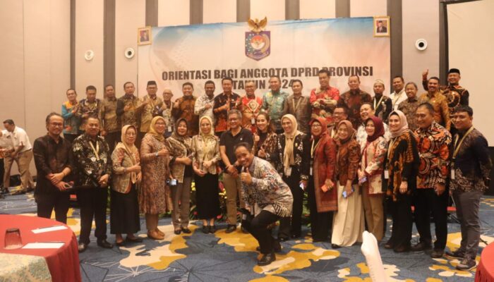 Orientasi Anggota DPRD Gorontalo Ditutup dengan Pemaparan Rocky Gerung