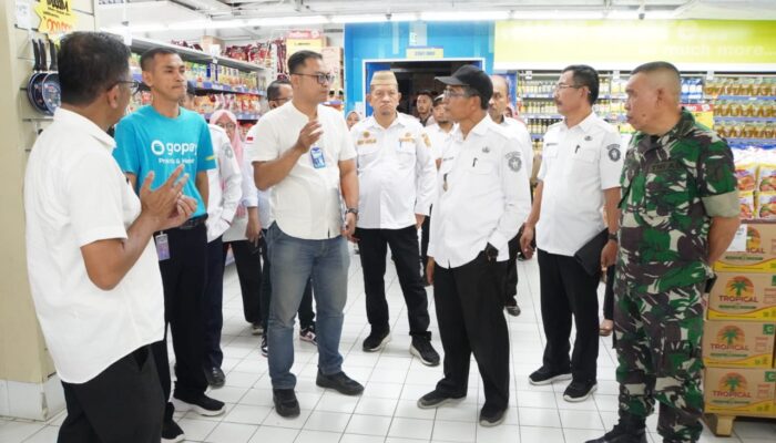 Pj Wali Kota Gorontalo Temukan Barang Kadaluarsa Saat Sidak Bahan Pokok