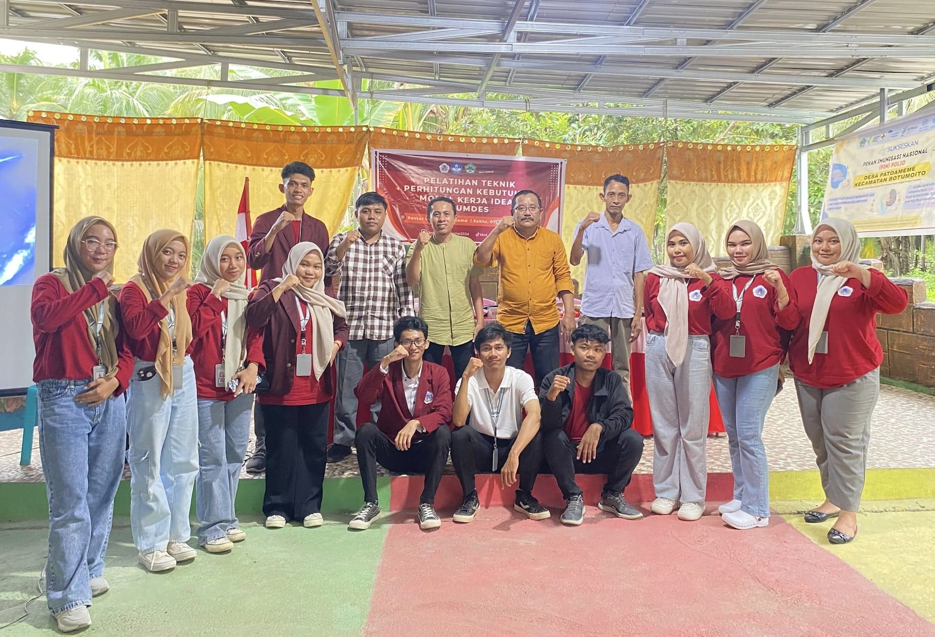 Mahasiswa KKN Universitas Negeri Gorontalo saat menyelenggarakan pelatihan teknik perhitungan modal kerja ideal bagi BUMDes di Desa Patoameme. (Foto: Mahasiswa KKN UNG)