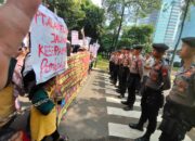 Ratusan warga yang tergabung dalam Paguyuban Kampung Baru Berkah (PKBB) melakukan aksi unjuk rasa. (Foto: PKBB)