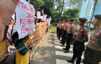 Ratusan warga yang tergabung dalam Paguyuban Kampung Baru Berkah (PKBB) melakukan aksi unjuk rasa. (Foto: PKBB)