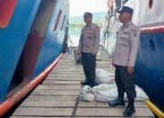 Polsubsektor kawasan Pelabuhan Luwuk memperketat pengawasan terhadap barang bawaan penumpang kapal laut, menyusul penemuan minuman keras (miras)/Hibata.id