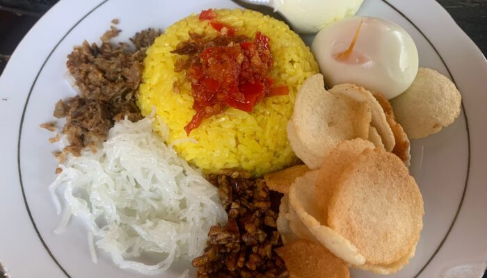 Keunikan Nasi Kuning di Gorontalo, Varian Laksa Basah Pedas dan Abon