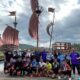 Penjabat Gubernur Gorontalo Rudy Salahuddin didampingi Pjs Bupati Bone Bolango, Budiyanto Sidiki dan Pj Sekda Bone Bolango, Aznan Nadjamuddin saat foto bersama dengan para runners yang berhasil mendapatkan medali pada Kejuaraan Bonebol Perintis Ten’K, Minggu (20/10/2024). (F. Indra/Diskominfo)