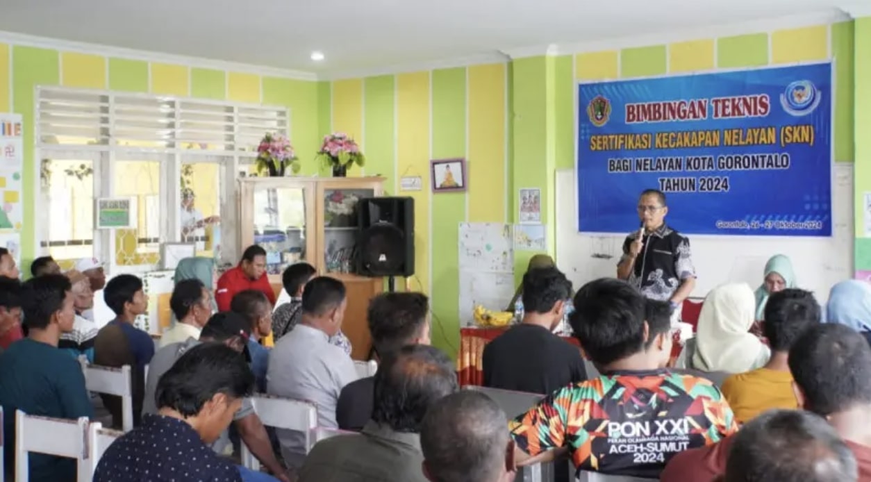 Dinas Kelautan Perikanan dan Pertanian (DKPP) saat menggelar bimbingan teknis (Bimtek) sertifikasi kecakapan nelayan (SKN) bagi nelayan di Kota Gorontalo. (Foto: Humas Pemkot Gorontalo)