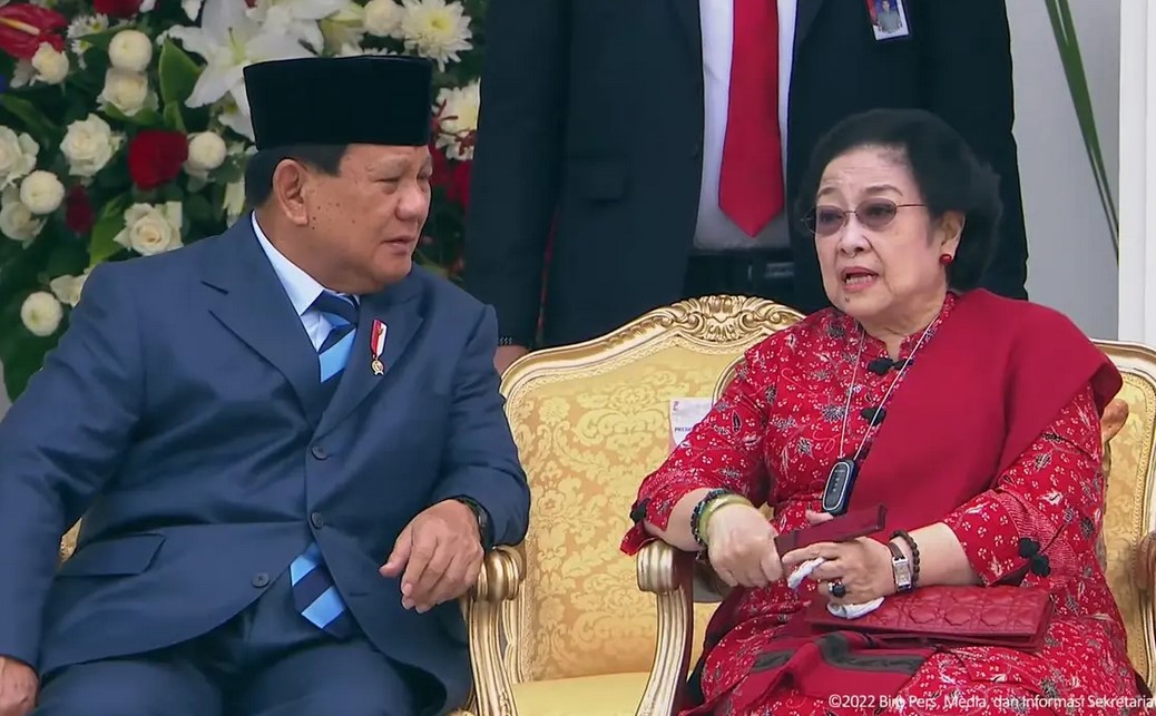 Potret keakraban Menhan Prabowo Subianto dengan Presiden ke-5 RI Megawati Soekarnoputri saat menghadiri upacara HUT ke-77 RI/Hibata.id