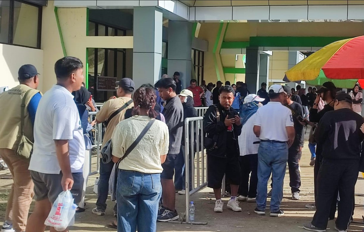 Kesan Buruk Penonton Konser Kotak, Rokok Ditahan Panitia Malah Merokok/Hibata.id