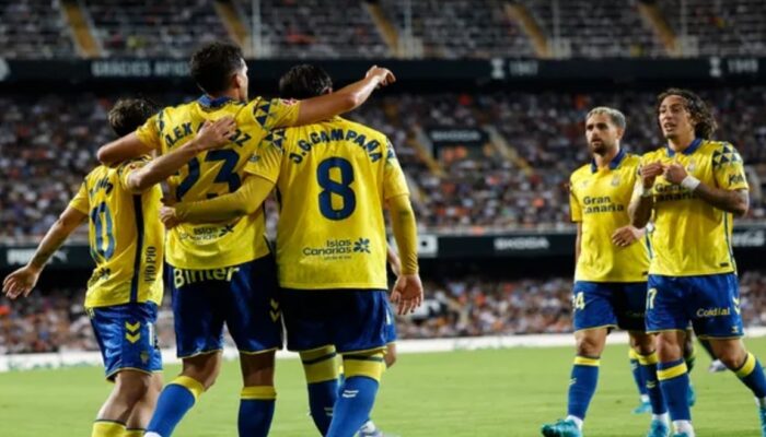 Ribuan Pendukung Valencia Protes Pemilik Klub Peter Lim