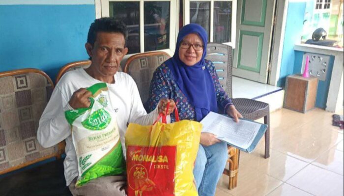 Warga Apresiasi Kepedulian Femmy Udoki Bantu Korban Banjir Bone Bolango