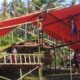 Warga Desa Ombulo Hijau secara gotong-royong membangun panggung kampanye untuk pasangan Amran-Irwan/Hibata.id