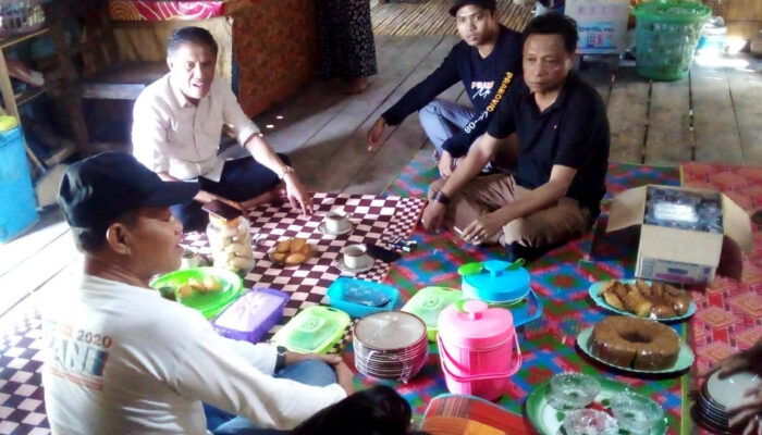 Amran Mustapa, Cabup Sederhana yang Makan Melantai Bersama Warga