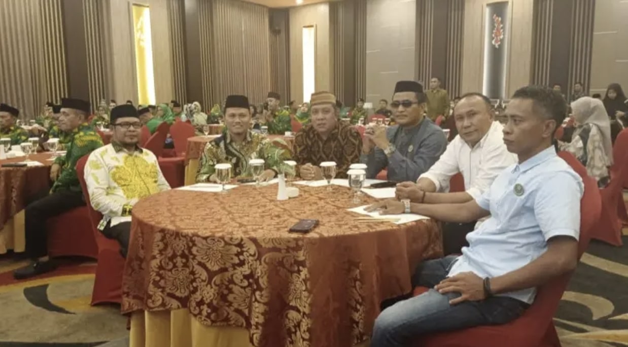 Plh. Kepala Bagian (Kabag) Kesra Kota Gorontalo, Sukamto Mooduto, pada acara pelantikan dan pengukuhan pengurus anggota PW SI Gorontalo. (Foto: Humas Pemkot Gorontalo)