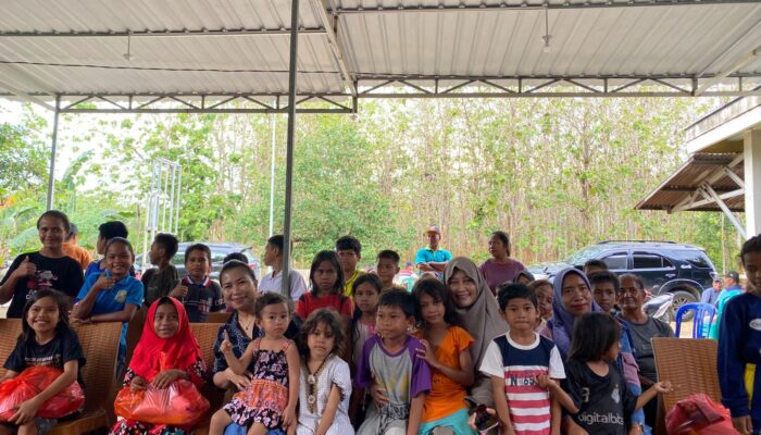 Ummu Fayah dan Kartini Basan Santuni Anak Yatim Piatu di Buton Tengah