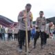 Kapolda Gorontalo Irjen Pol. Pudji Prasetijanto Hadi, MH saat melakukan penanaman jagung/Hibata.id