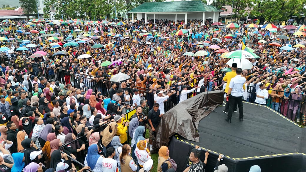 Kondisi kampanye monologis pasangan calon Bupati Ismet Mile dan calon Wakil Bupati Risman Tolingguhu. (Foto: Tim IRIS)