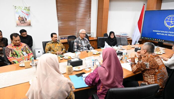 Pj Gubernur Bahas Pengembangan Transportasi Gorontalo dengan Menhub