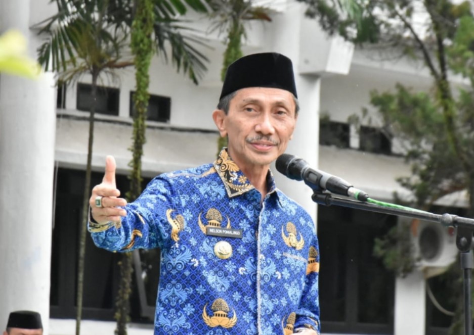 Bupati Nelson saat memberikan sambutan pada "Tanggal 25 saya bersama Pak Wabup cuti dan akan kembali 23 November," ungkap Bupati Nelson dalam sambutannya saat memimpin apel Korpri, di Halaman Kantor Bupati Gorontalo, Senin (23/9/2024)./Hibata.id