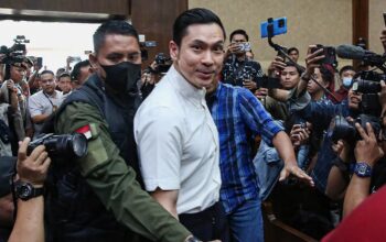 Harvey Moeis yang merupakan suami dari artis Sandra Dewi didakwa melakukan perbuatan tindak pidana korupsi dan pencucian uang yang menyebabkan kerugian negara mencapai Rp300 triliun. (Liputan6.com/Angga Yuniar)/Hibata.id