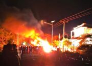 Aksi Dorong dan Kejar-Kejaran Warnai Unjuk Rasa di Bawaslu Buton Tengah