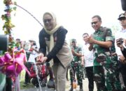 Danrem 133/Nani Wartabone Brigjen TNI Hari Pahlawantoro, S.Sos., meresmikan program TNI Manunggal Air Bersih Sumur Bor di Desa Timbuolo Timur, Kecamatan Botupingge, Kabupaten Bone Bolango/Hibata.id