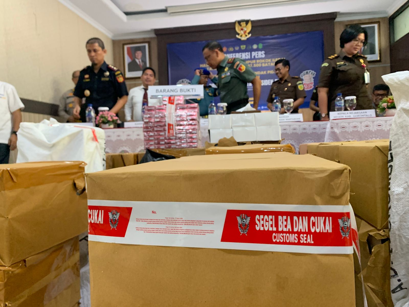 Bea Cukai Gorontalo bersama Aparat Penegak Hukum (APH) berhasil mengamankan 490.820 batang rokok ilegal/Hibata.id