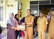 100 Warga di Dumbo Raya Kota Gorontalo dapat Bantuan Bahan Pokok