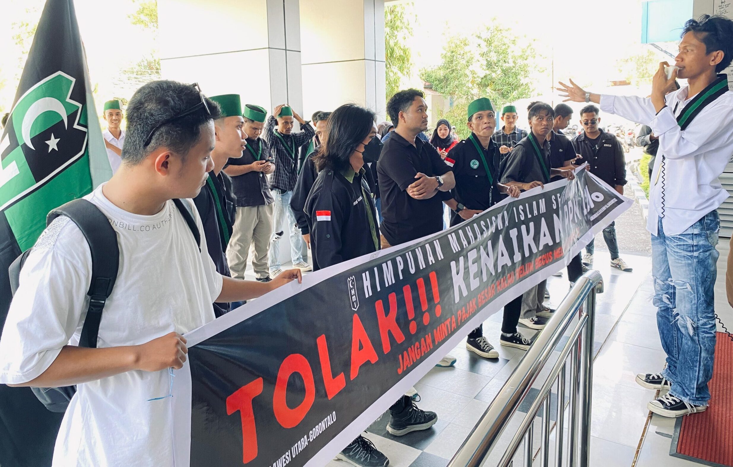 Mahasiswa HMI Sulutgo Tolak Kenaikan PPN 12%, Protes di Kantor DJPb Gorontalo/Hibata.id