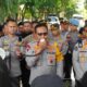 Kapolda Gorontalo Irjen Pol Pudji Prasetijanto Hadi saat menerima puluhan jurnalis yang tergabung dalam berbagai media di Gorontalo menggelar aksi solidaritas pada Selasa (24/12/2024) di depan Kantor Polda Gorontalo. (Foto: Hibata.id)