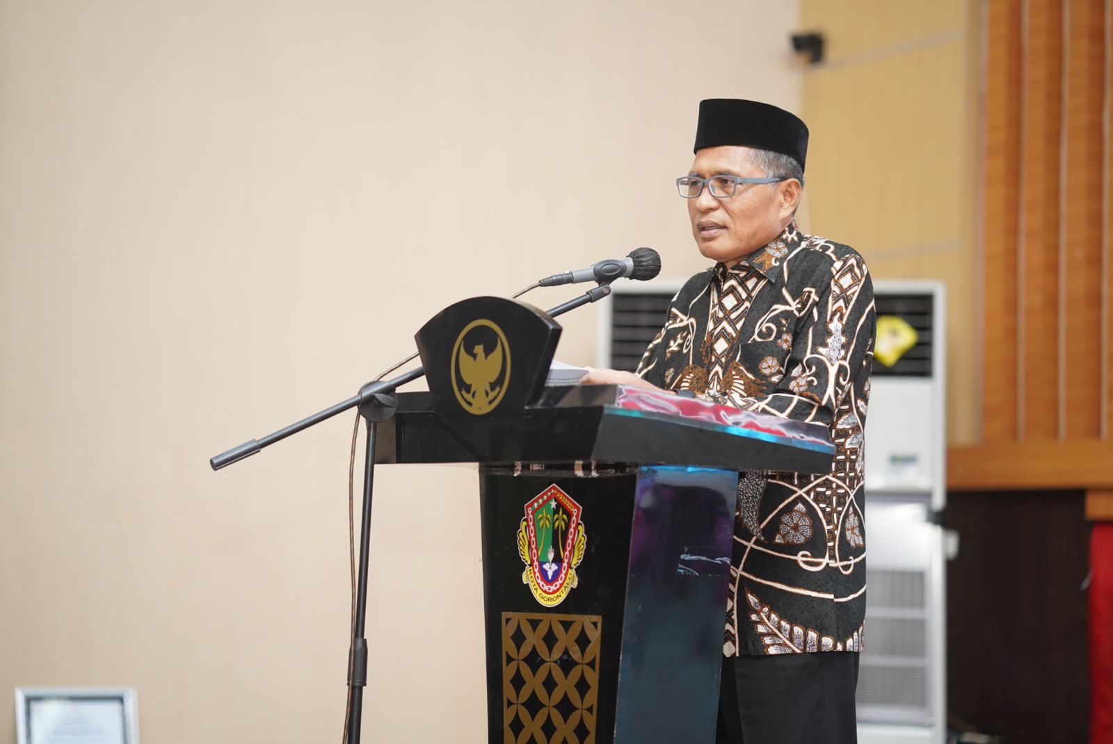 Penjabat (Pj) Wali Kota Gorontalo, Ismail Madjid saat memberikan sambutan. (Foto: Humas Pemkot Gorontalo)