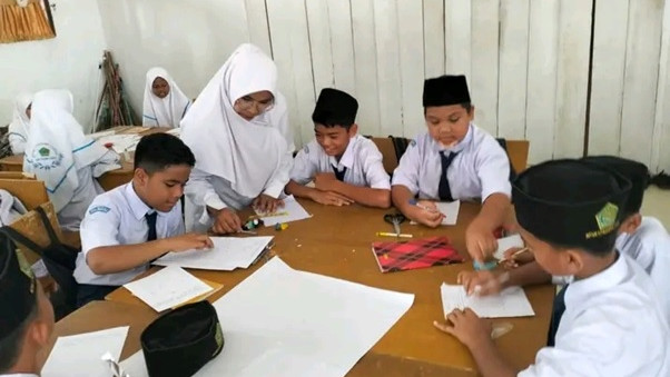 Rizky Sakinah Purba mengajar di MTsN 1 Padang Lawas/Hibata.id