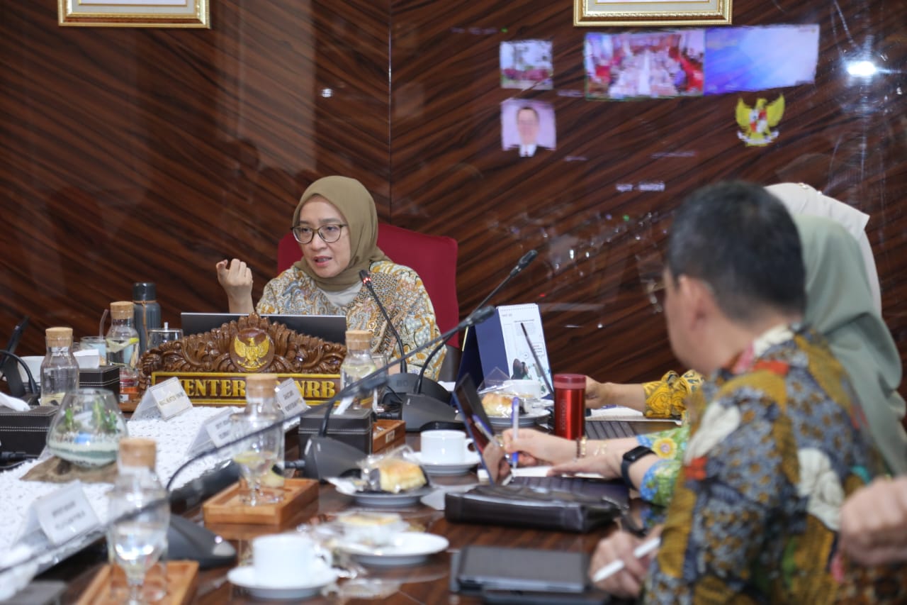 Suasana rapat Penyelesaian Penataan Pegawai Non-ASN Tahun 2024, di Kantor Kementerian PANRB, Jakarta, Kamis (23/01/2025). /Hibata.id