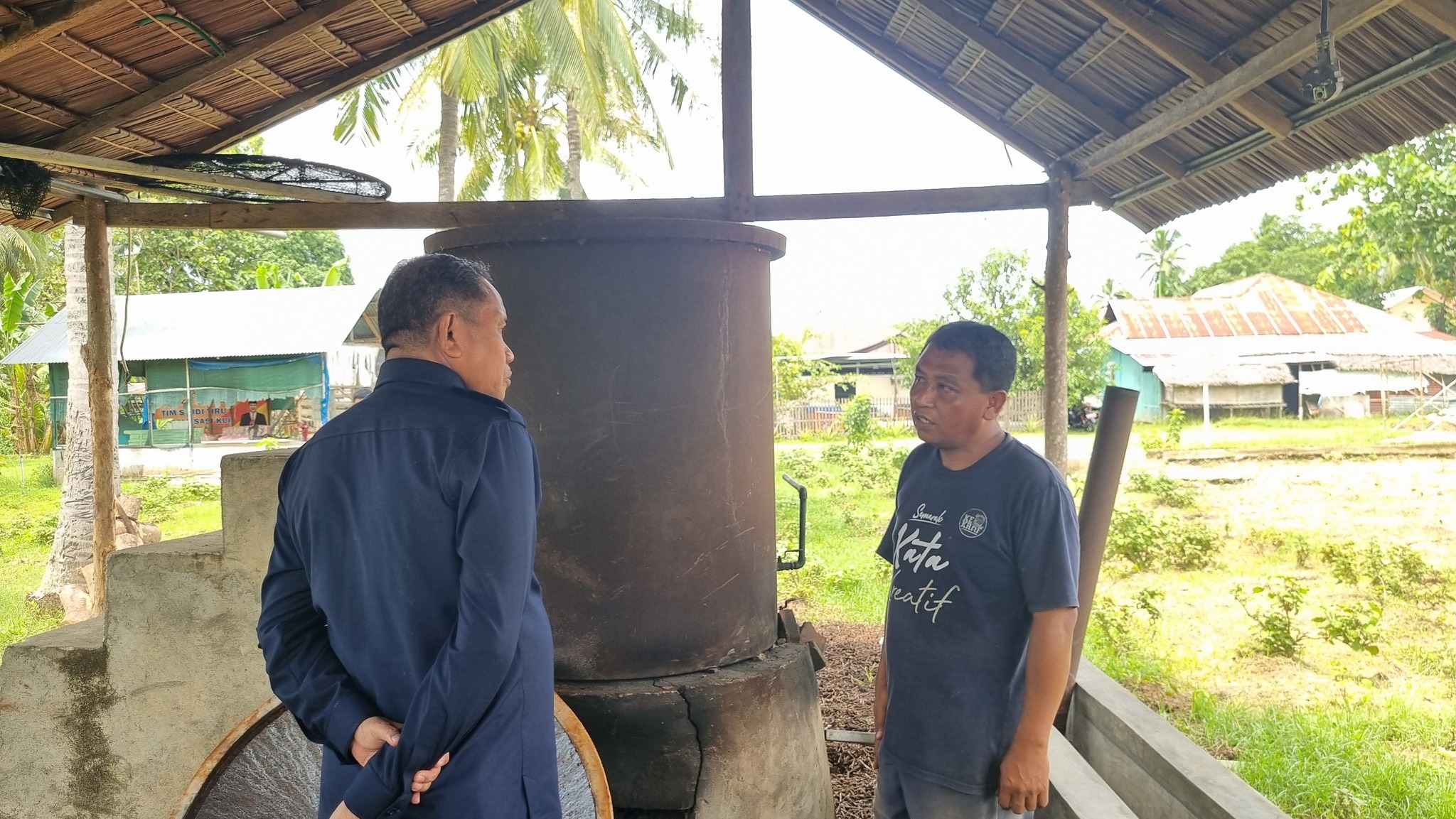 Wakil Ketua DPRD Provinsi Gorontalo Tinjau Industri Nilam di Bone Bolango