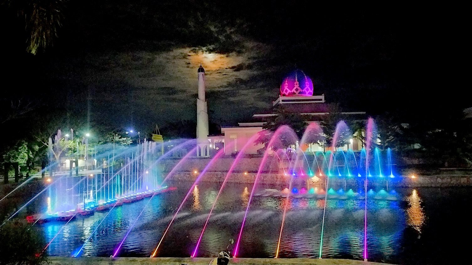 Air Mancur Taman Taqwa Bone Bolango, Destinasi Malam Religius dan Estetik/Hibata.id