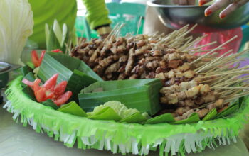 Sate tuna rica bawang menjadi primadona/Hibata.id