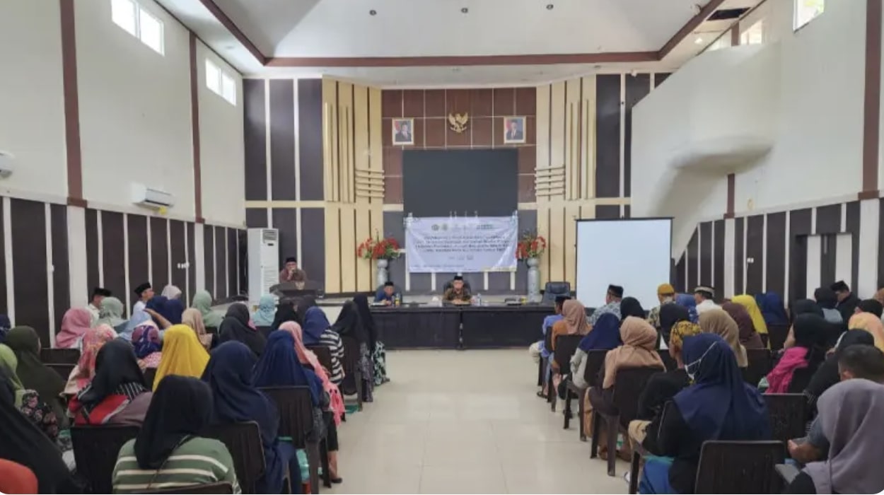 Penjabat (Pj) Sekda Kota Gorontalo, Deddy Kadullah, membuka pelatihan bagi pelaKU UMKM produktif yang diselenggarakan oleh BAZNAS Kota Gorontalo. (Foto: Humas Pemkot Gorontalo)