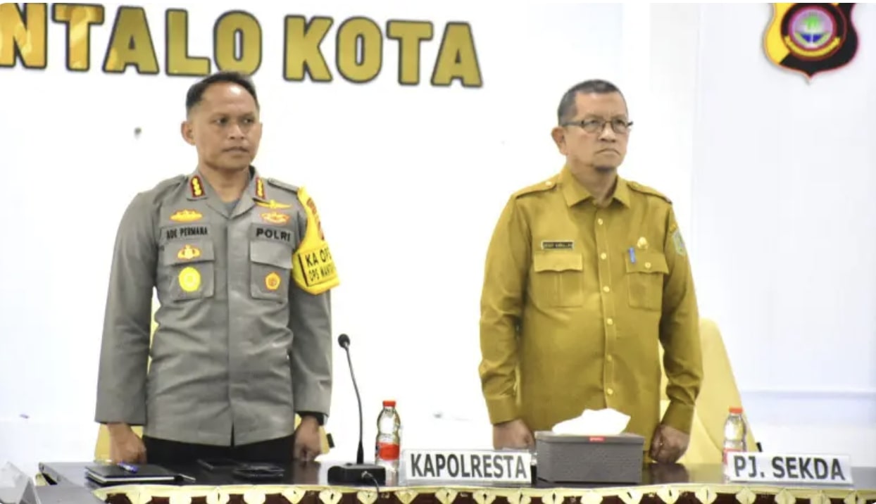 Penjabat (Pj) Sekretaris Daerah (Sekda) Kota Gorontalo, Deddy Kadullah, mengikuti rapat koordinasi (Rakor) via video conference (Vidcon) Satgas Pangan. (Foto: Humas Pemkot Gorontalo)
