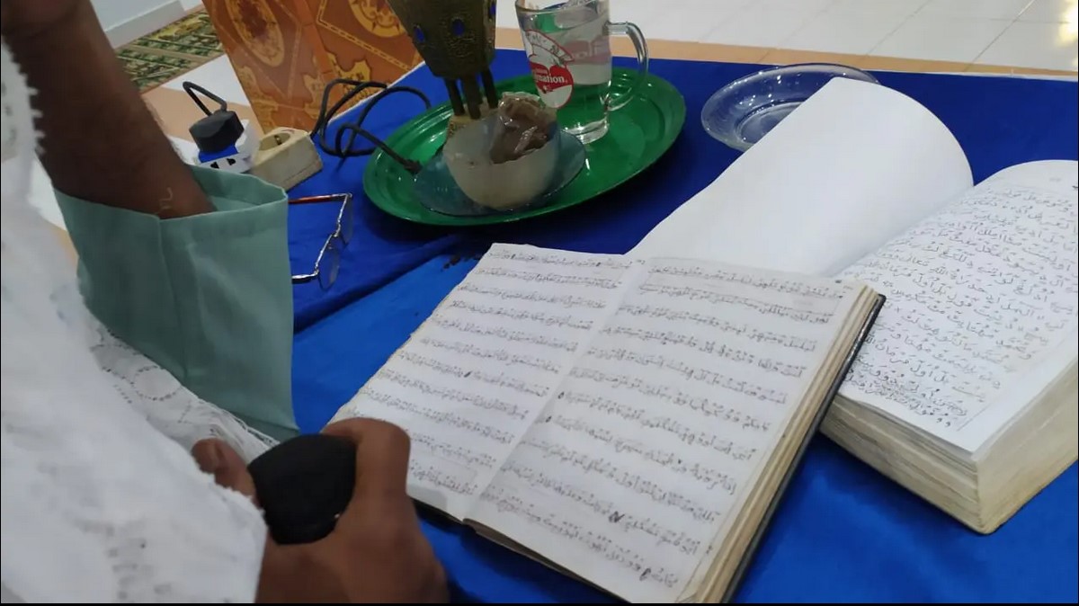 Me’eraji merupakan ritual pembacaan naskah beraksara Arab yang ditulis dalam bahasa Gorontalo/Hibata.id