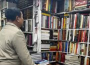 Ketika Presiden Prabowo Borong Buku Sejarah hingga Ekonomi di New Delhi