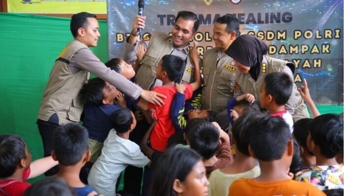 Polri Dirikan Dapur Lapangan dan Berikan Trauma Healing bagi Korban Kebakaran Kemayoran