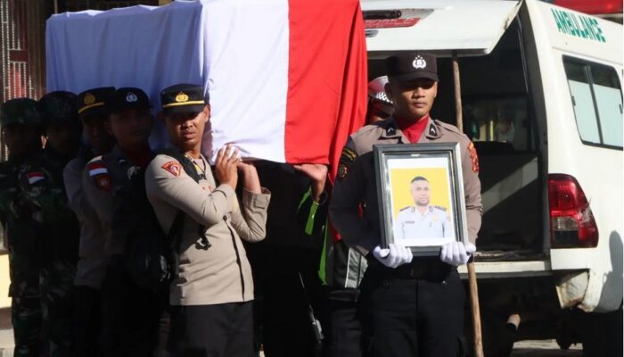 Jenazah Bripka Anumerta Ronald Enok Dimakamkan di Sentani