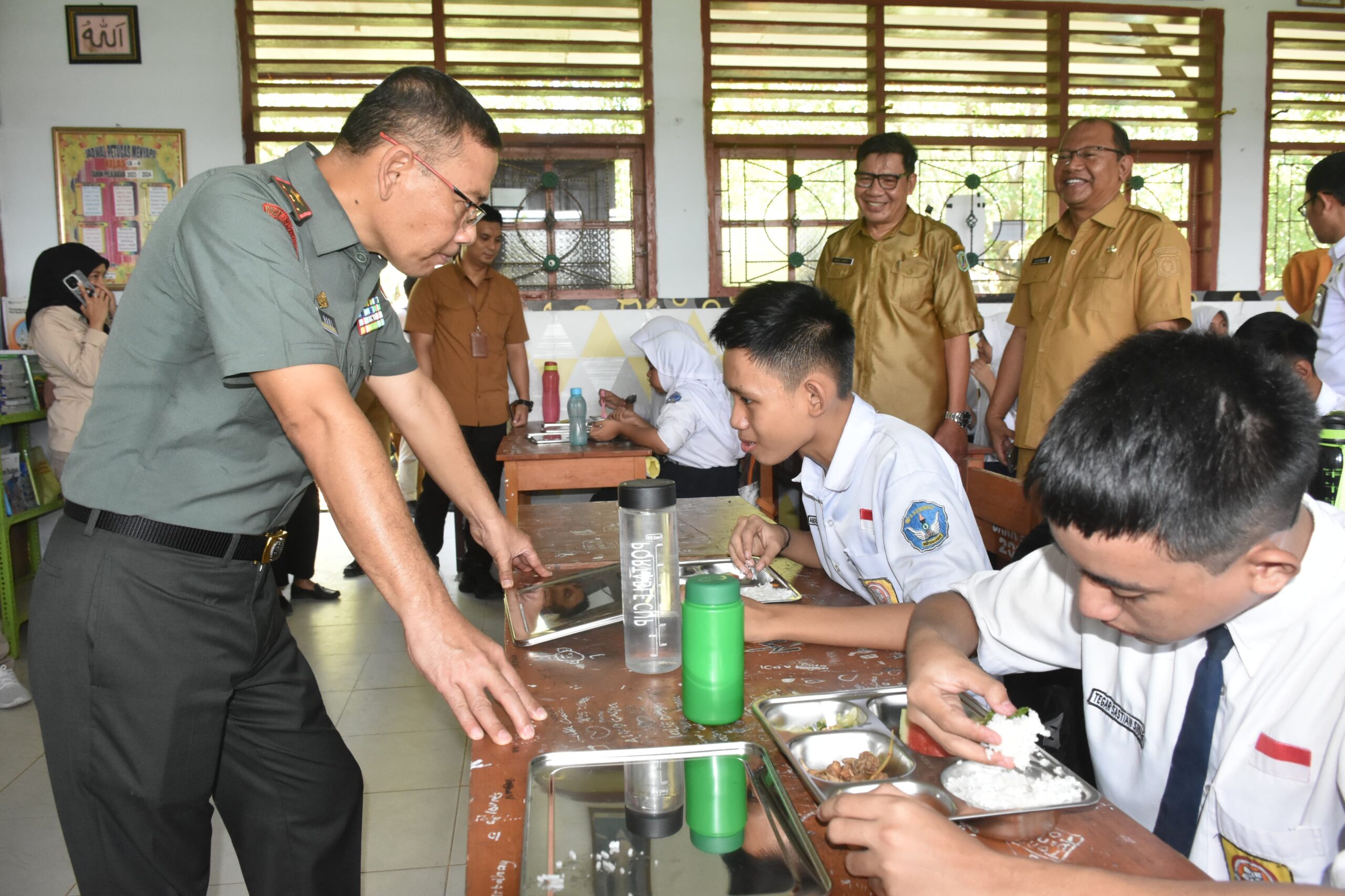 Brigjen TNI Hari Pahlawantoro menjelaskan bahwa tahap awal program MBG difokuskan pada 14 sekolah di Kota Gorontalo/Hibata.id