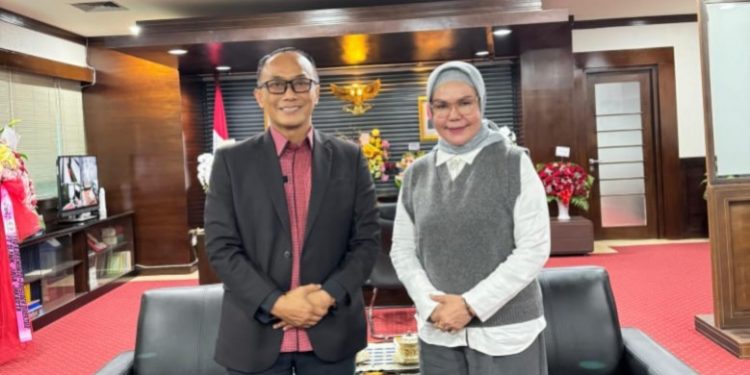 Bupati Bone Bolango, Merlan S. Uloli, memanfaatkan pertemuan dengan Kepala Badan Kepegawaian Negara (BKN) Republik Indonesia, Zudan Arif Fakrulloh/Hibata.id