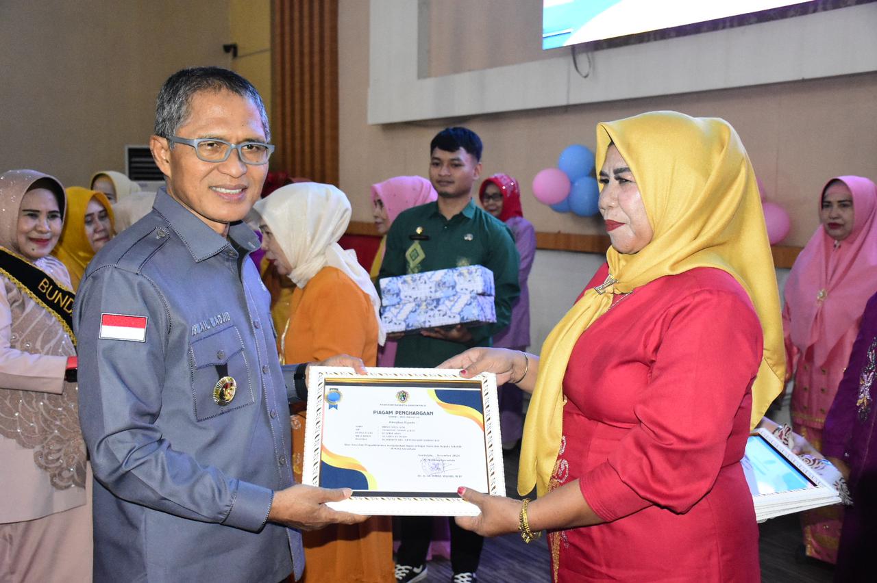 Penjabat (Pj) Wali Kota Gorontalo, Ismail Madjid saat menghadiri cara ramah tamah purna bakti kepala dan guru TK se-Kota Gorontalo. (Foto: Humas Pemkot Gorontalo)