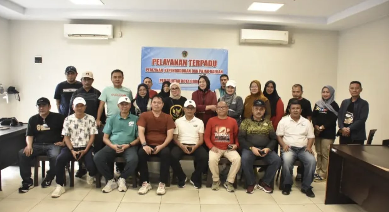 Pemerintah Kota Gorontalo saat membuka secara resmi pusat layanan terpadu di pasar sentral (Foto: Humas Pemkot Gorontalo)