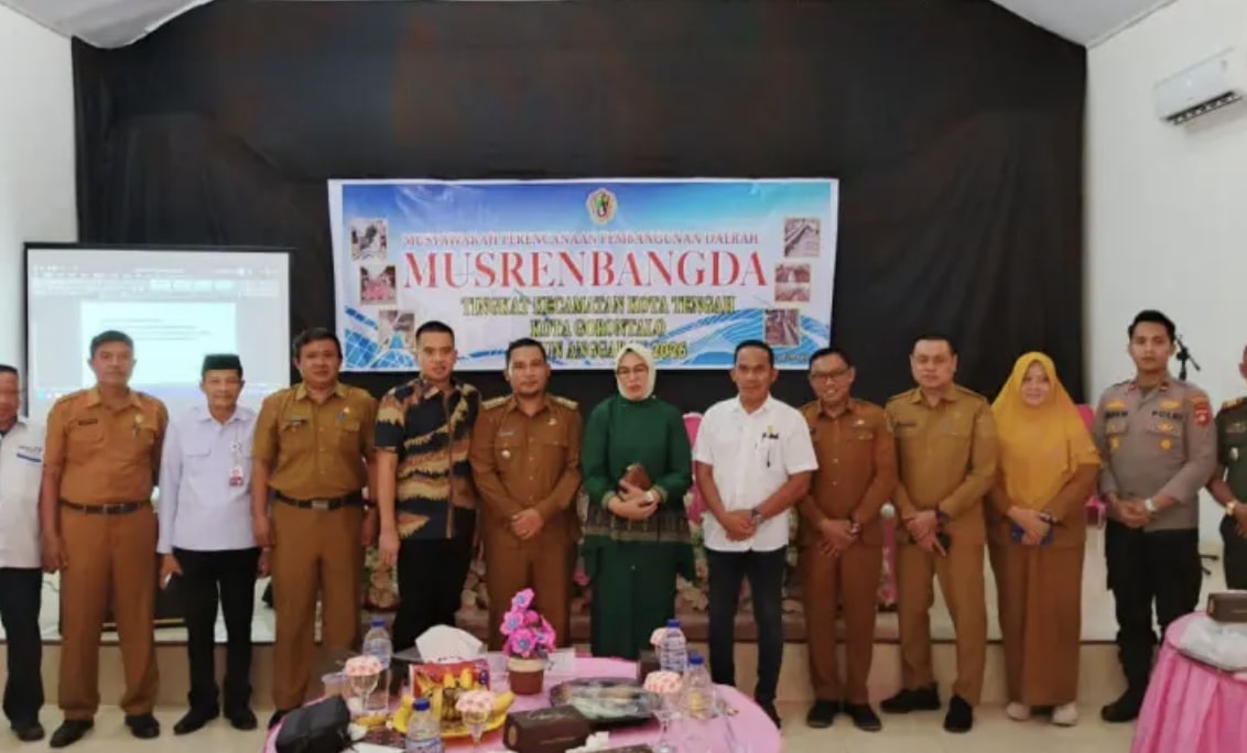 Kepala Dinas Sosial dan Pemberdayaan Masyarakat (Dinsos PM) Kota Gorontalo, Irwansyah Taha, pada pelaksanaan Musyawarah Perencanaan Pembangunan (Musrenbang) tingkat Kecamatan Kota Tengah. (Foto: Humas Pemkot Gorontalo)