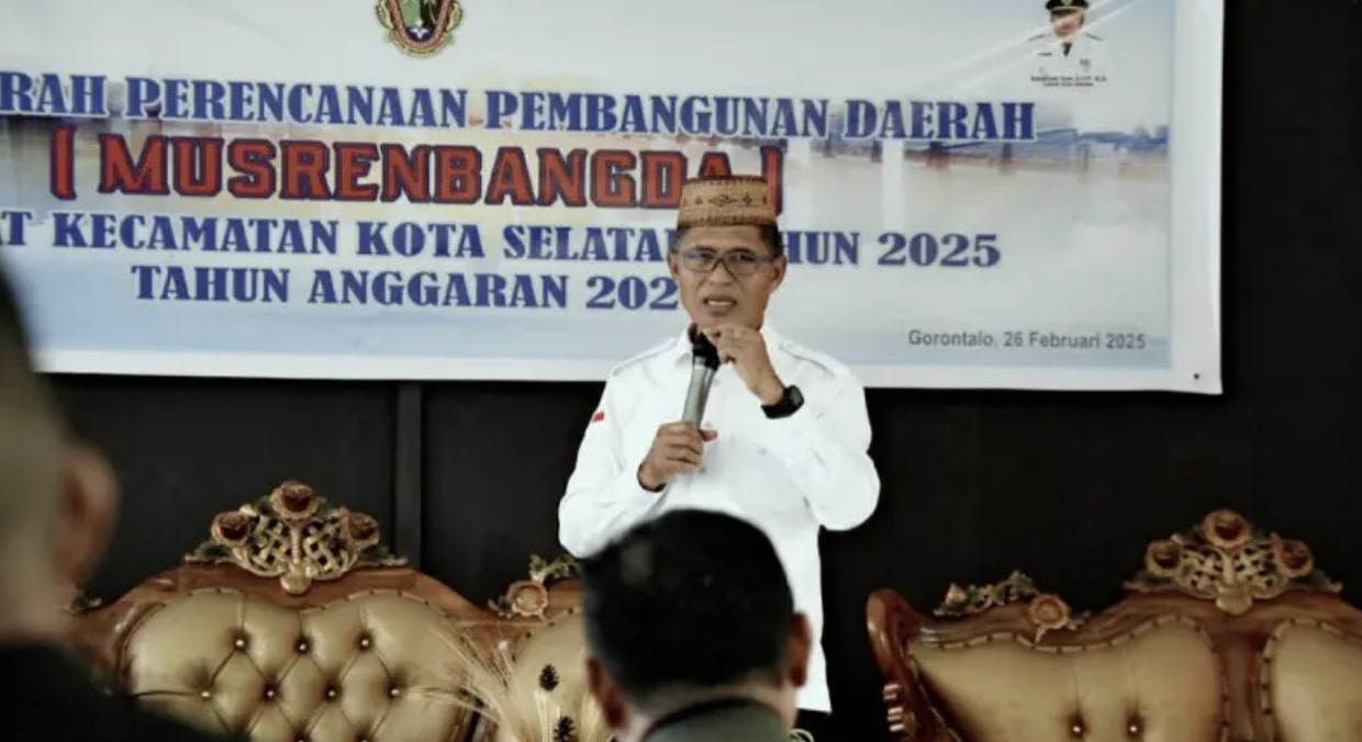 Sekretaris Daerah (Sekda) Kota Gorontalo, Ismail Madjid saat hadir dalam Musyawarah Perencanaan Pembangunan (Musrenbang) tingkat Kecamatan Kota Selatan. (Foto: Humas Pemkot Gorontalo)