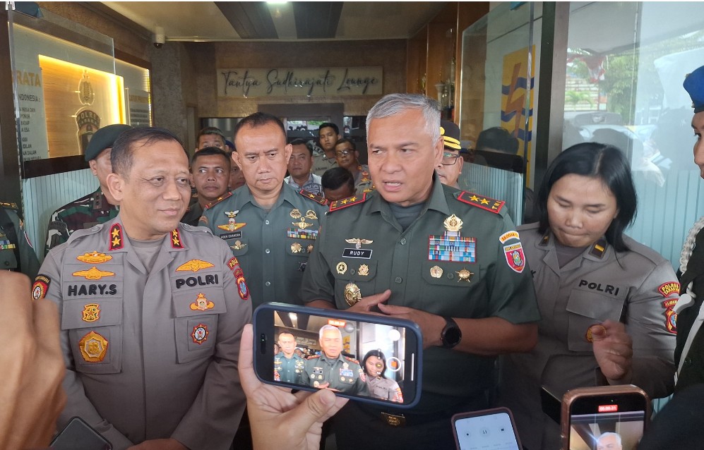 Pangdam VI/Mulawarman Mayjen TNI Rudy Rachmat Nugraha dan Kapolda Kalimantan Utara Irjen Pol. Hary Sudwijanto/Hibata.id